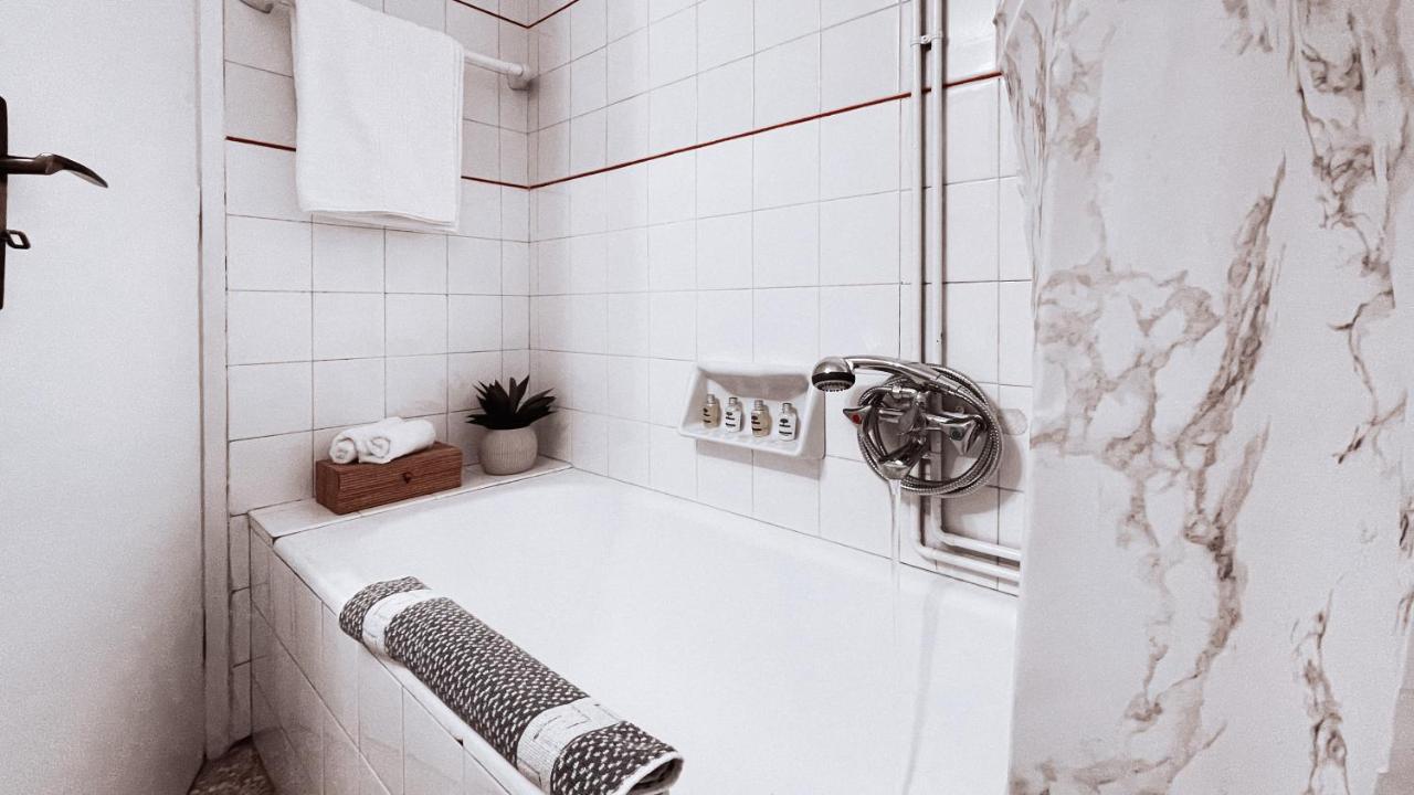 Vintage 2-Bedroom Apt In The Heart Of The City Athènes Extérieur photo