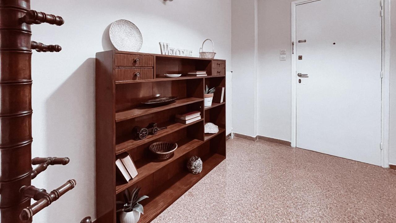 Vintage 2-Bedroom Apt In The Heart Of The City Athènes Extérieur photo