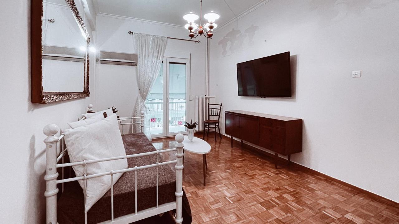Vintage 2-Bedroom Apt In The Heart Of The City Athènes Extérieur photo
